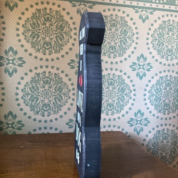 🎉HP “All you need is love and a dog” wood sign by Quill to Paper by Sixtrees. - Picture 3 of 6